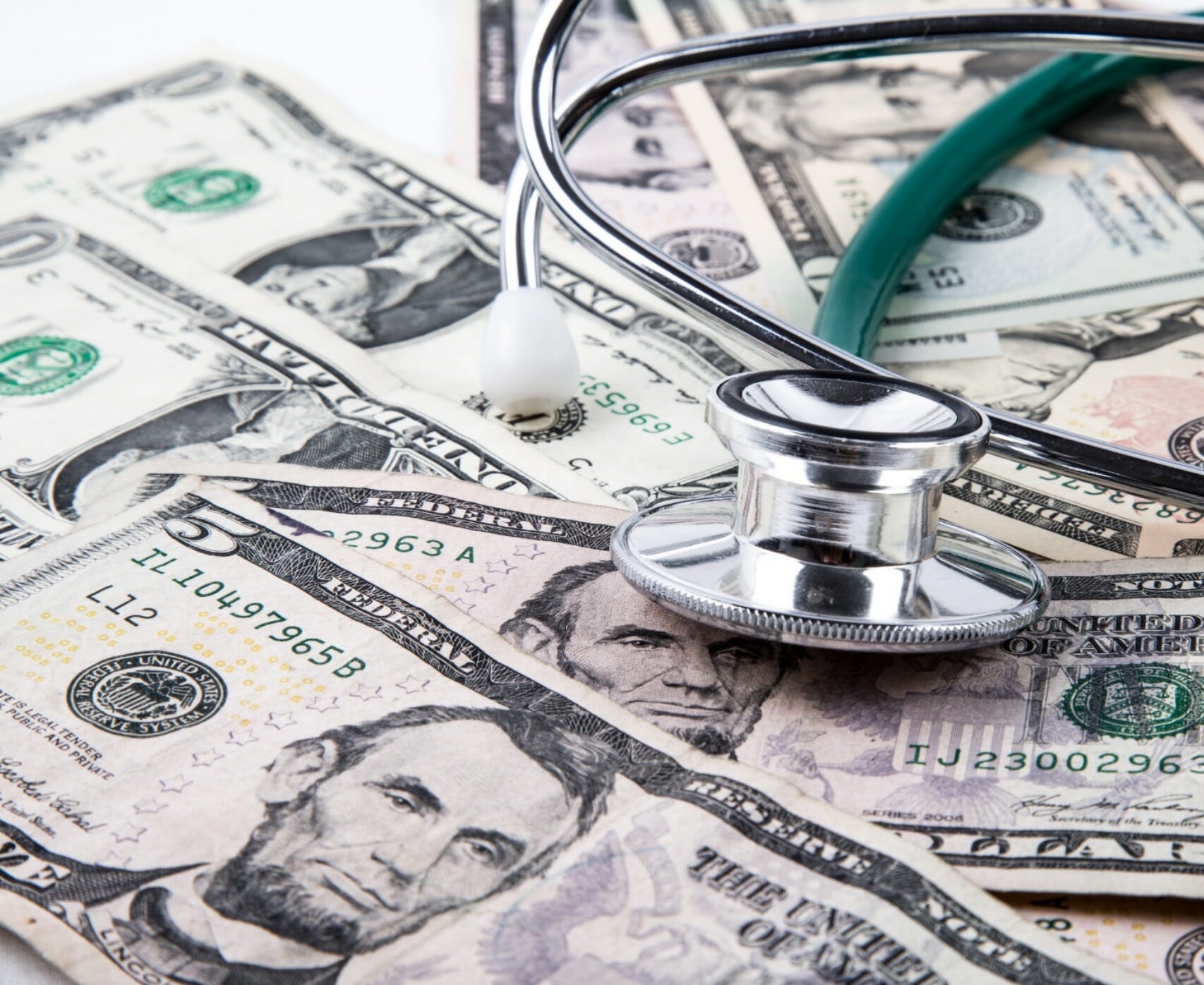 Blood vs Urine Drug Test (3 Things to Consider)